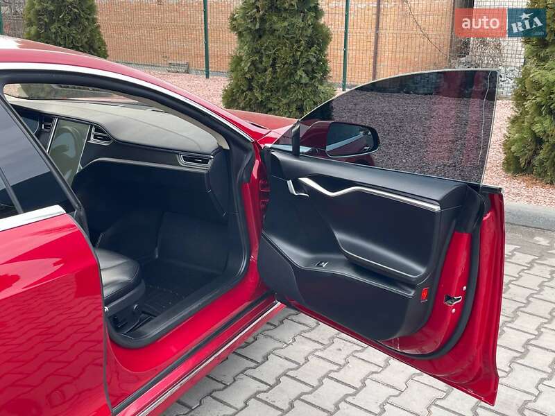 Лифтбек Tesla Model S 2014 в Виннице