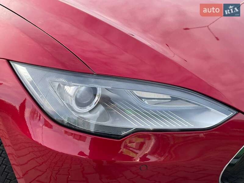 Лифтбек Tesla Model S 2014 в Виннице