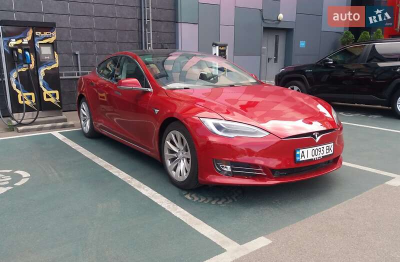 Лифтбек Tesla Model S 2018 в Киеве фото 20 Лифтбек Tesla Model S 2018 в Киеве