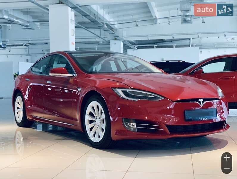 Лифтбек Tesla Model S 2018 в Киеве фото Лифтбек Tesla Model S 2018 в Киеве