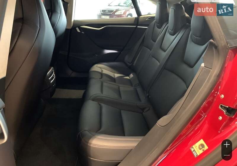 Лифтбек Tesla Model S 2018 в Киеве фото 11 Лифтбек Tesla Model S 2018 в Киеве