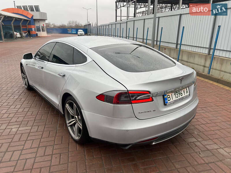 Ліфтбек Tesla Model S 2014 в Полтаві