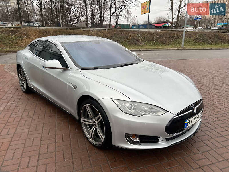 Ліфтбек Tesla Model S 2014 в Полтаві