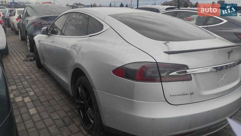 Ліфтбек Tesla Model S 2014 в Бориславі