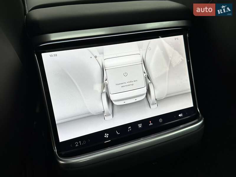 Лифтбек Tesla Model S 2024 в Киеве