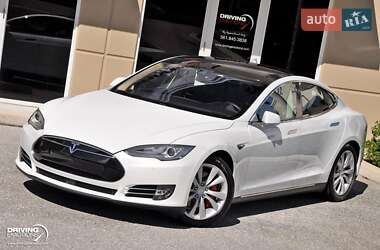 Ліфтбек Tesla Model S 2016 в Києві