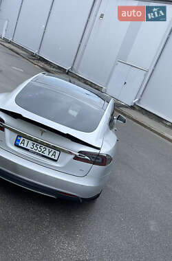 Ліфтбек Tesla Model S 2013 в Києві