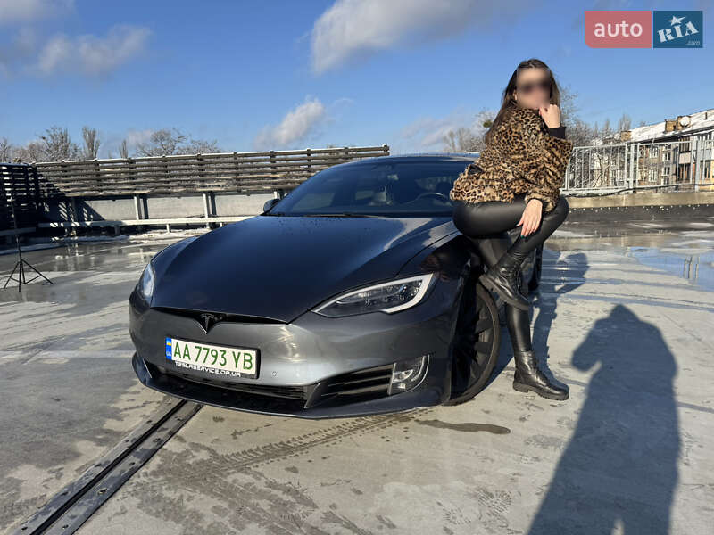 Лифтбек Tesla Model S 2016 в Киеве