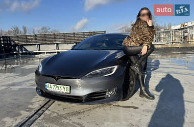 Лифтбек Tesla Model S 2016 в Киеве