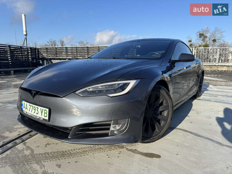 Лифтбек Tesla Model S 2016 в Киеве