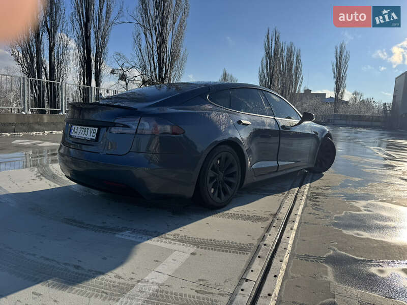 Лифтбек Tesla Model S 2016 в Киеве