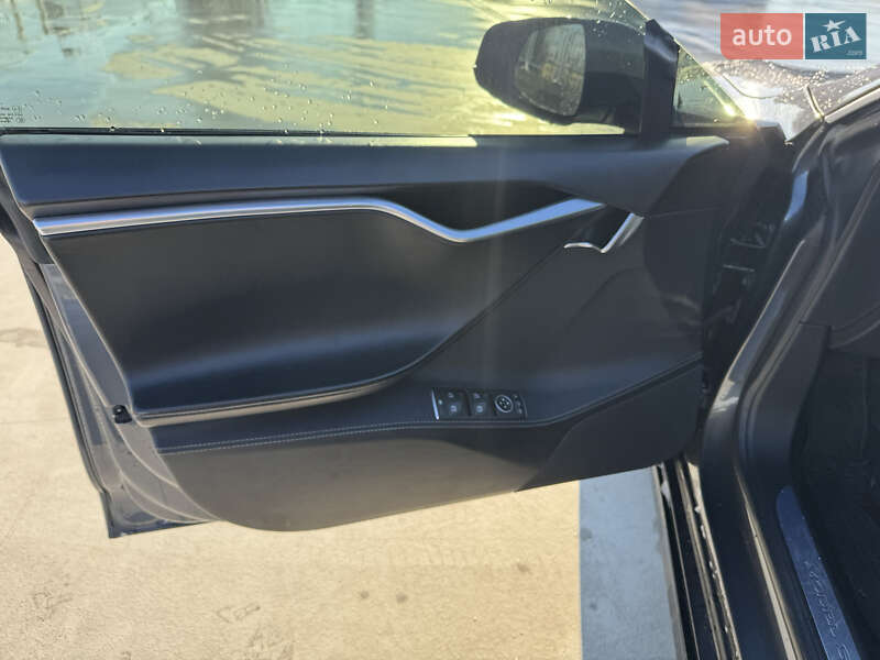 Лифтбек Tesla Model S 2016 в Киеве