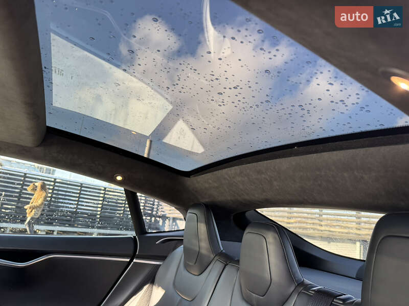 Лифтбек Tesla Model S 2016 в Киеве