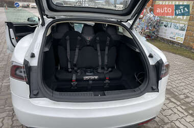 Лифтбек Tesla Model S 2015 в 