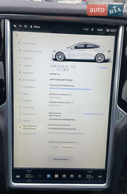 Лифтбек Tesla Model S 2015 в 