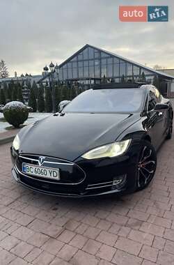 Ліфтбек Tesla Model S 2015 в Стрию