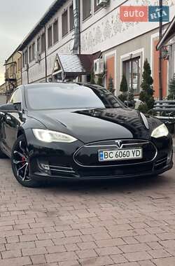 Ліфтбек Tesla Model S 2015 в Стрию