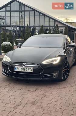 Ліфтбек Tesla Model S 2015 в Стрию