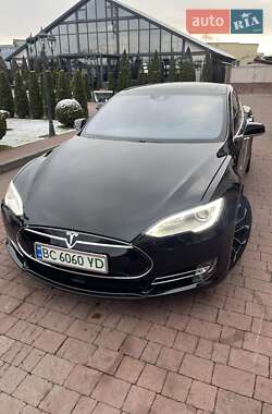 Ліфтбек Tesla Model S 2015 в Стрию