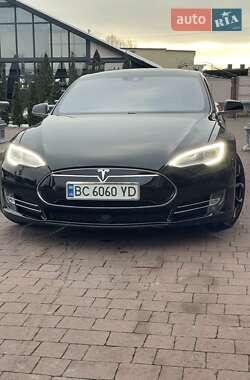 Ліфтбек Tesla Model S 2015 в Стрию