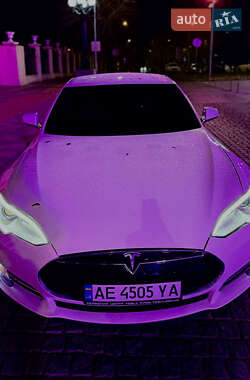 Ліфтбек Tesla Model S 2014 в Дніпрі