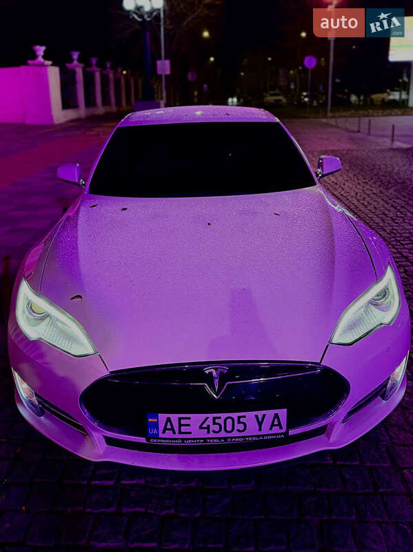 Лифтбек Tesla Model S 2014 в Днепре