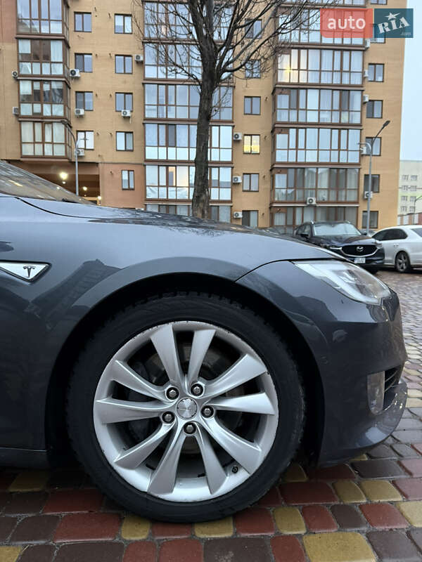 Лифтбек Tesla Model S 2016 в Виннице