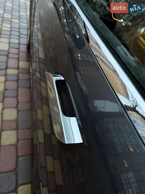 Лифтбек Tesla Model S 2016 в Виннице