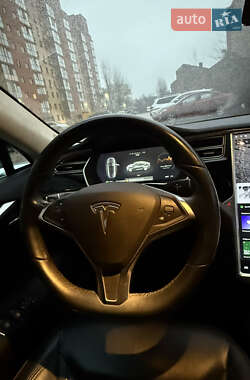 Лифтбек Tesla Model S 2016 в 