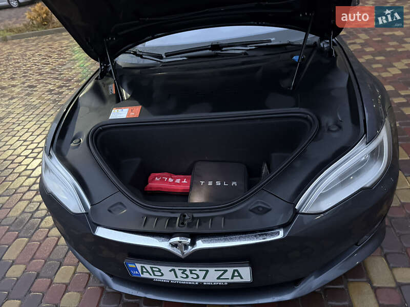 Лифтбек Tesla Model S 2016 в Виннице