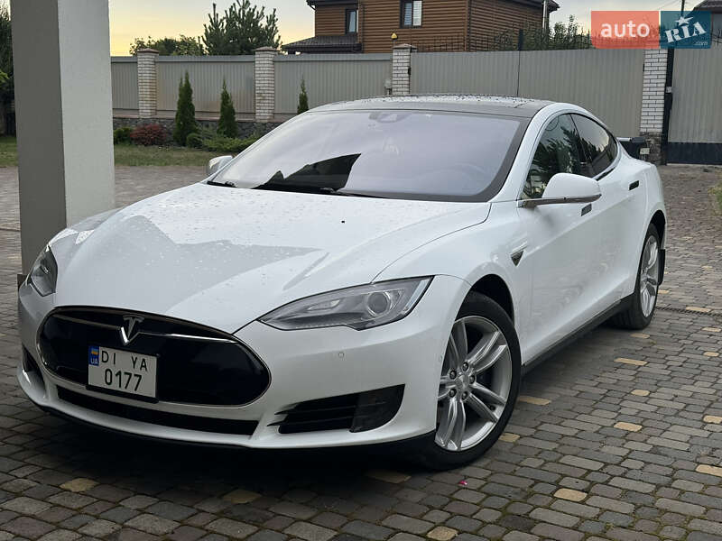 Tesla Model S 2016