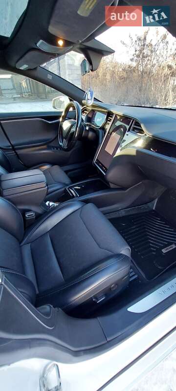 Лифтбек Tesla Model S 2018 в Ровно
