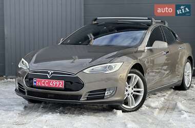 Ліфтбек Tesla Model S 2015 в Трускавці