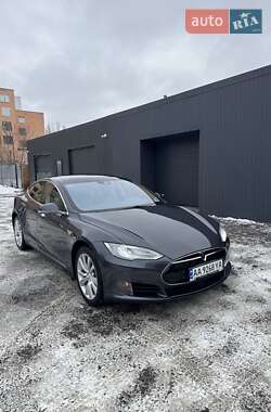 Лифтбек Tesla Model S 2015 в Виннице
