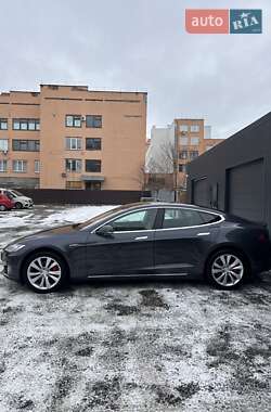 Лифтбек Tesla Model S 2015 в Виннице
