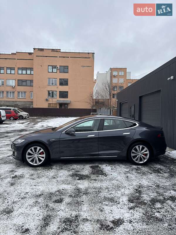 Лифтбек Tesla Model S 2015 в Виннице