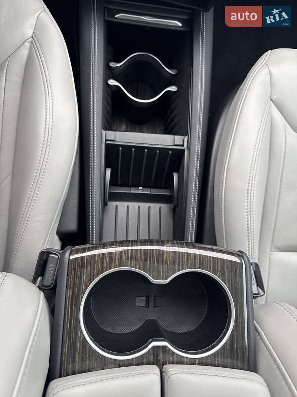 Лифтбек Tesla Model S 2015 в Виннице