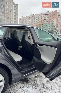 Лифтбек Tesla Model S 2015 в Виннице