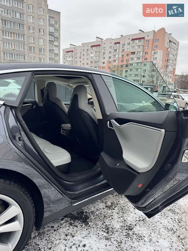 Лифтбек Tesla Model S 2015 в Виннице