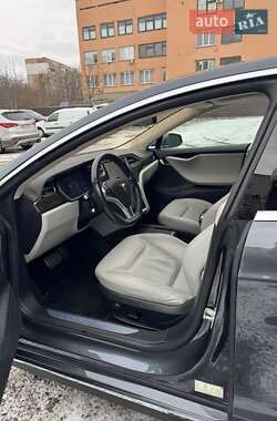 Лифтбек Tesla Model S 2015 в Виннице