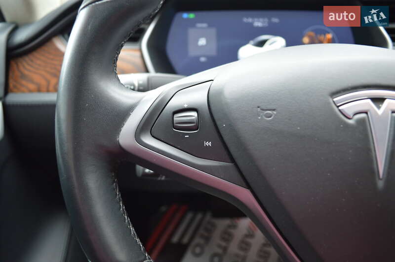 Лифтбек Tesla Model S 2018 в Львове
