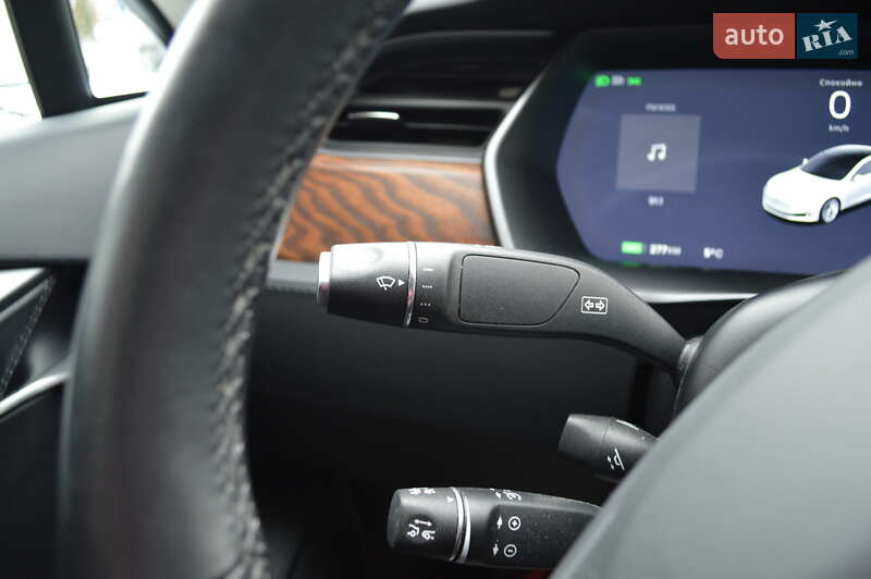 Лифтбек Tesla Model S 2018 в Львове