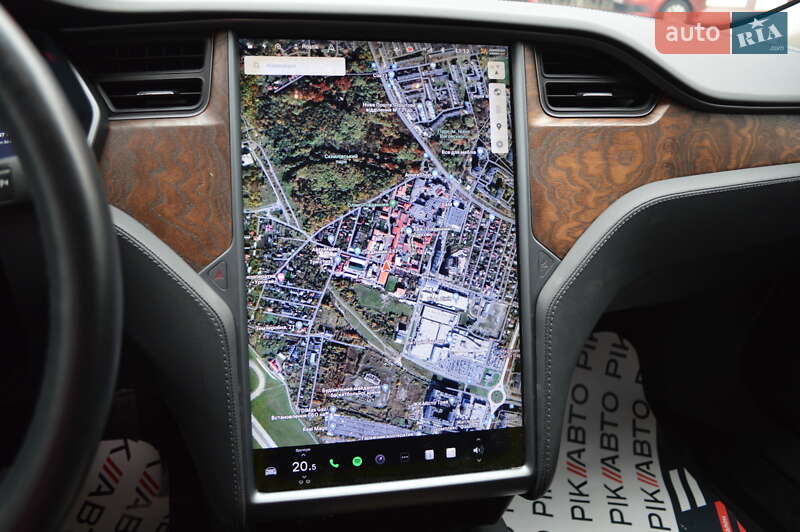 Лифтбек Tesla Model S 2018 в Львове
