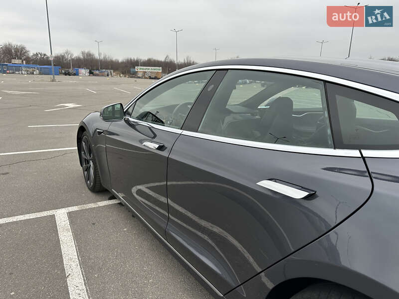 Ліфтбек Tesla Model S 2018 в Дніпрі