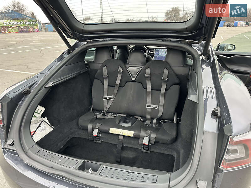 Ліфтбек Tesla Model S 2018 в Дніпрі