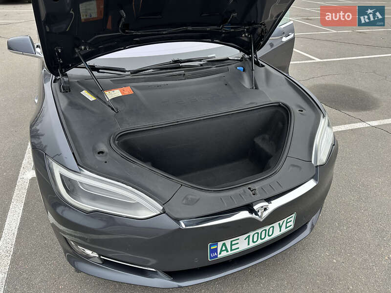 Ліфтбек Tesla Model S 2018 в Дніпрі