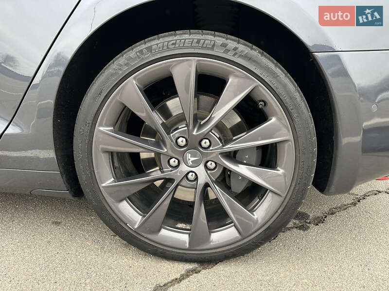 Ліфтбек Tesla Model S 2018 в Дніпрі