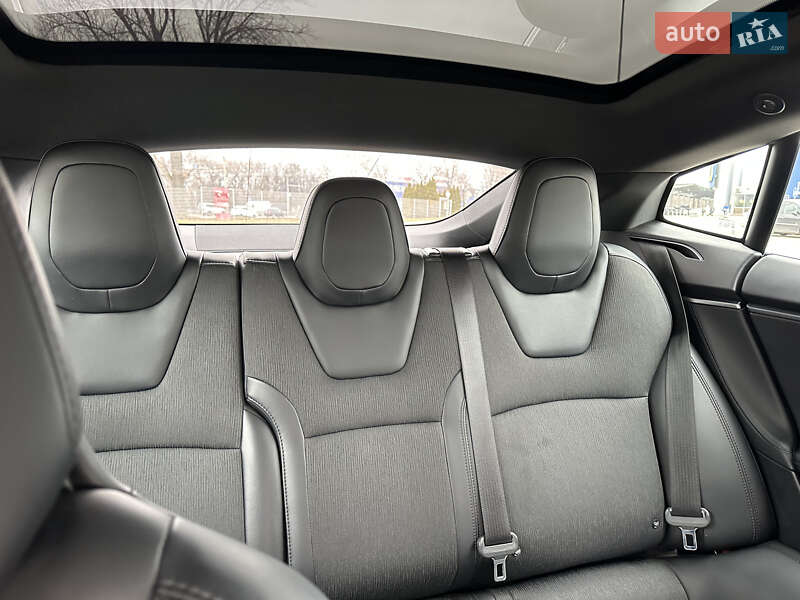 Ліфтбек Tesla Model S 2018 в Дніпрі