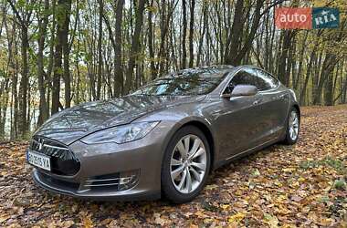 Лифтбек Tesla Model S 2015 в 