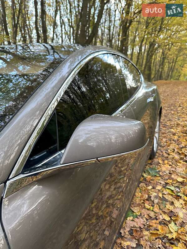 Ліфтбек Tesla Model S 2015 в Тернополі